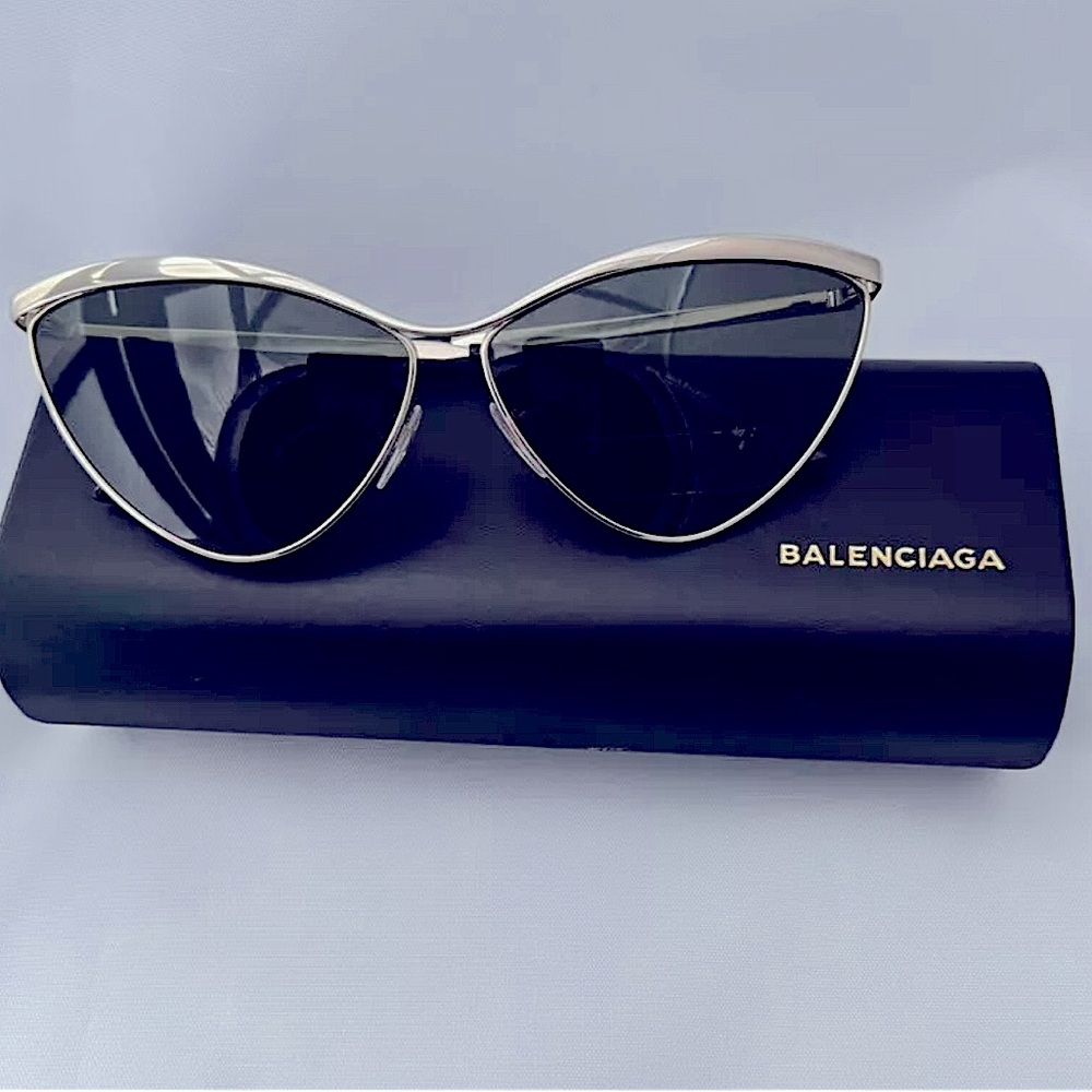 Sexy Balenciaga Silver Rim Cat Eye Sunglasses ba 126 W/Case